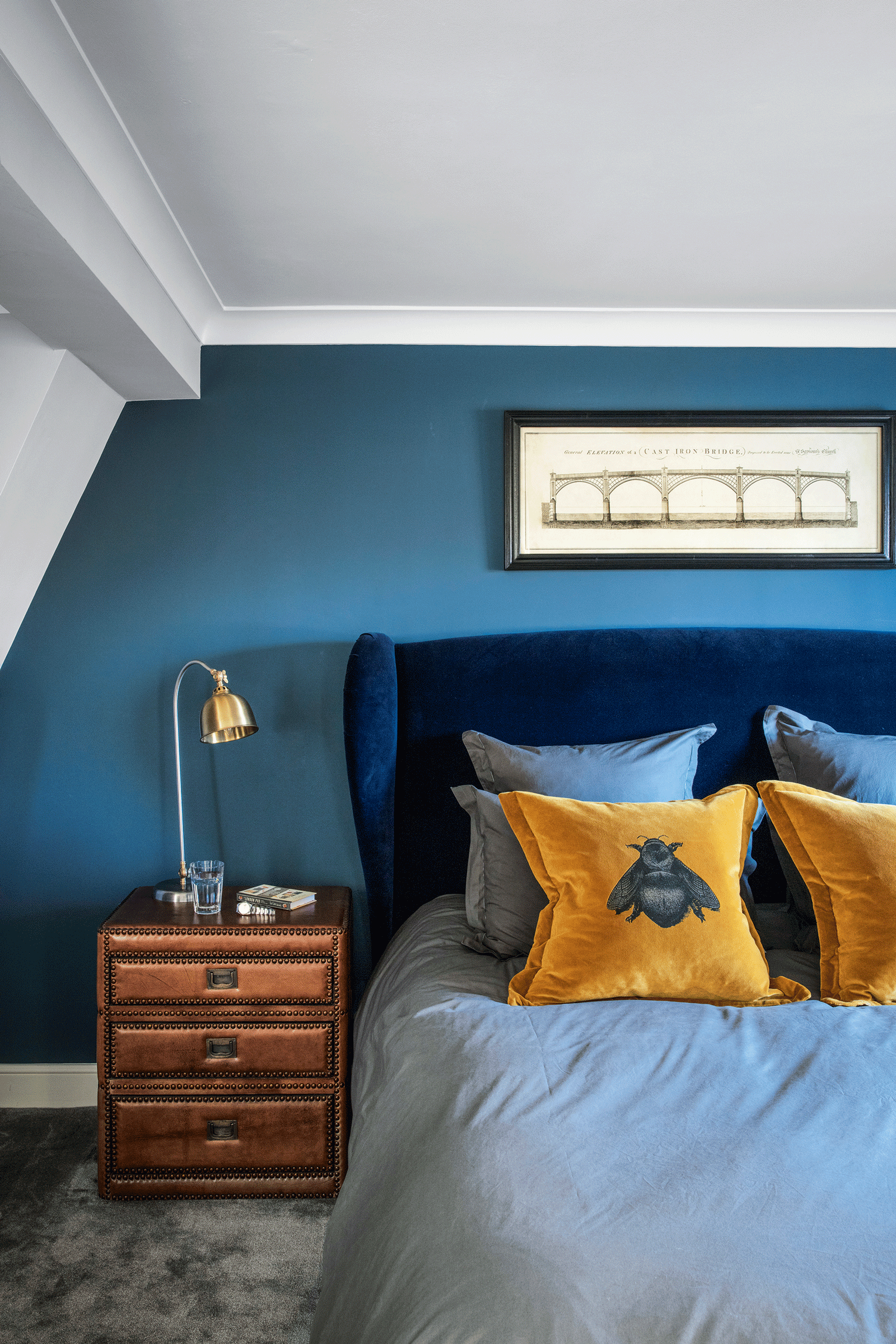 guest bedroom blue