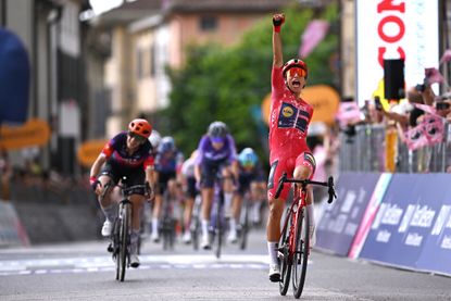 Elisa Balsamo wins stage six of the 2026 Giro d'Italia Women