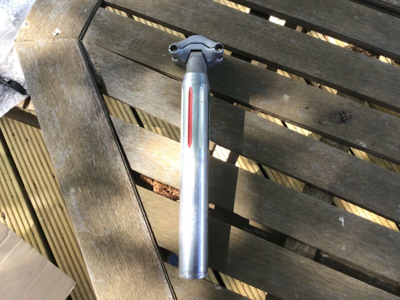 The Italian tricolore detail continues on the Campagnolo seatpost&rsquo;s fluting