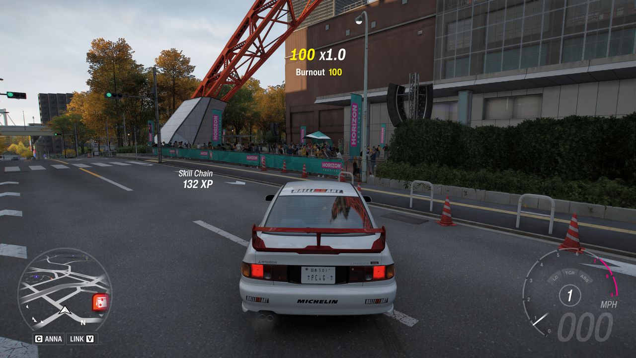 Forza Horizon 6: A white car parked at the base of the Tokyo Tower.