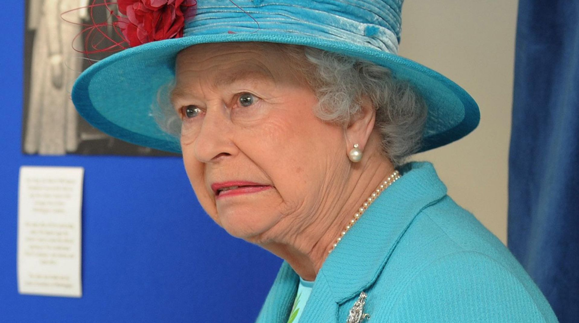 A Monarch’s Reserve: Queen Elizabeth’s Quiet Distrust