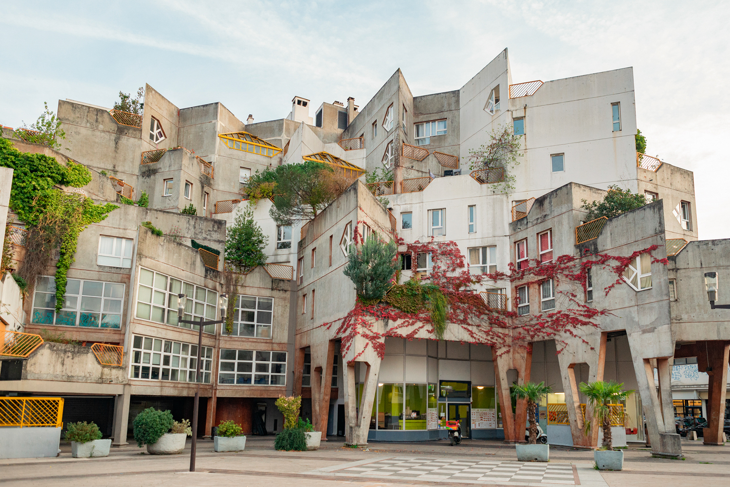 eco-brutalism Les Étoiles d’Ivry