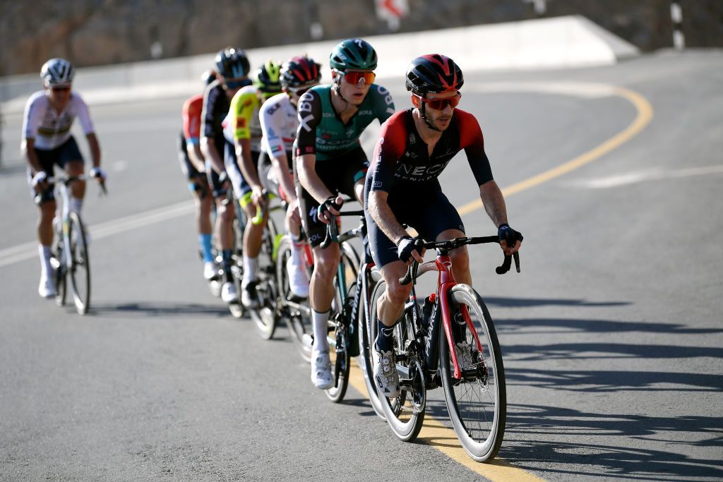 Adam Yates tried to control the attacks