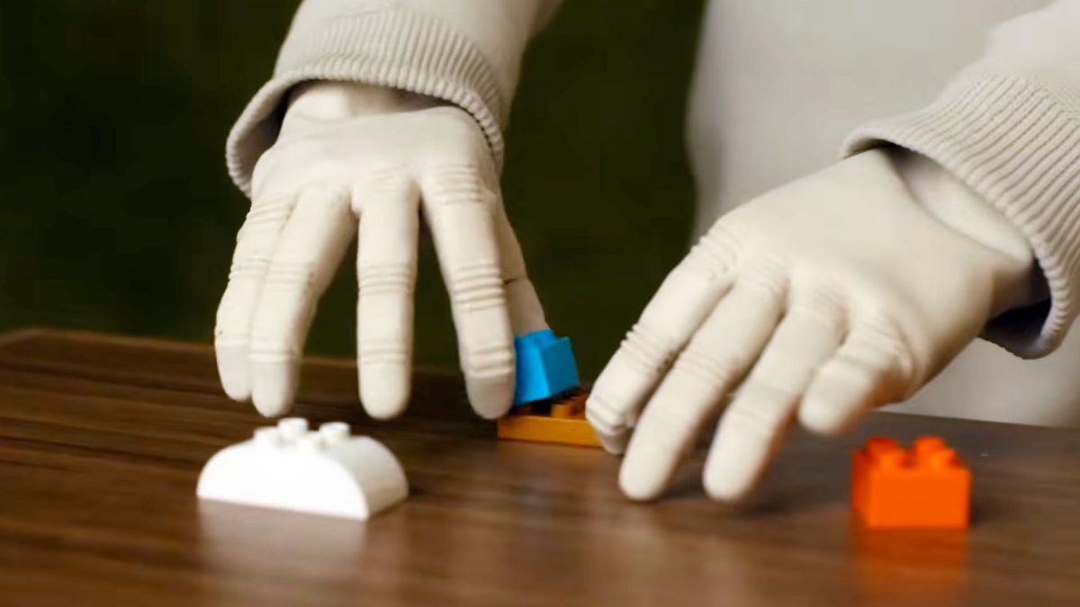 Neo robot hands can build LEGOs, unzip jackets, and open a bag of Funyuns — I can't tell if I'm thrilled or terrified