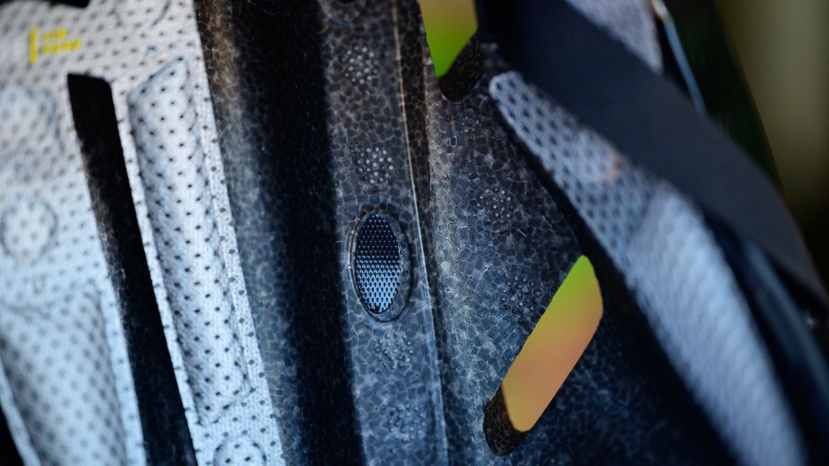 Limar Air Atlas MIPS velcro attachment