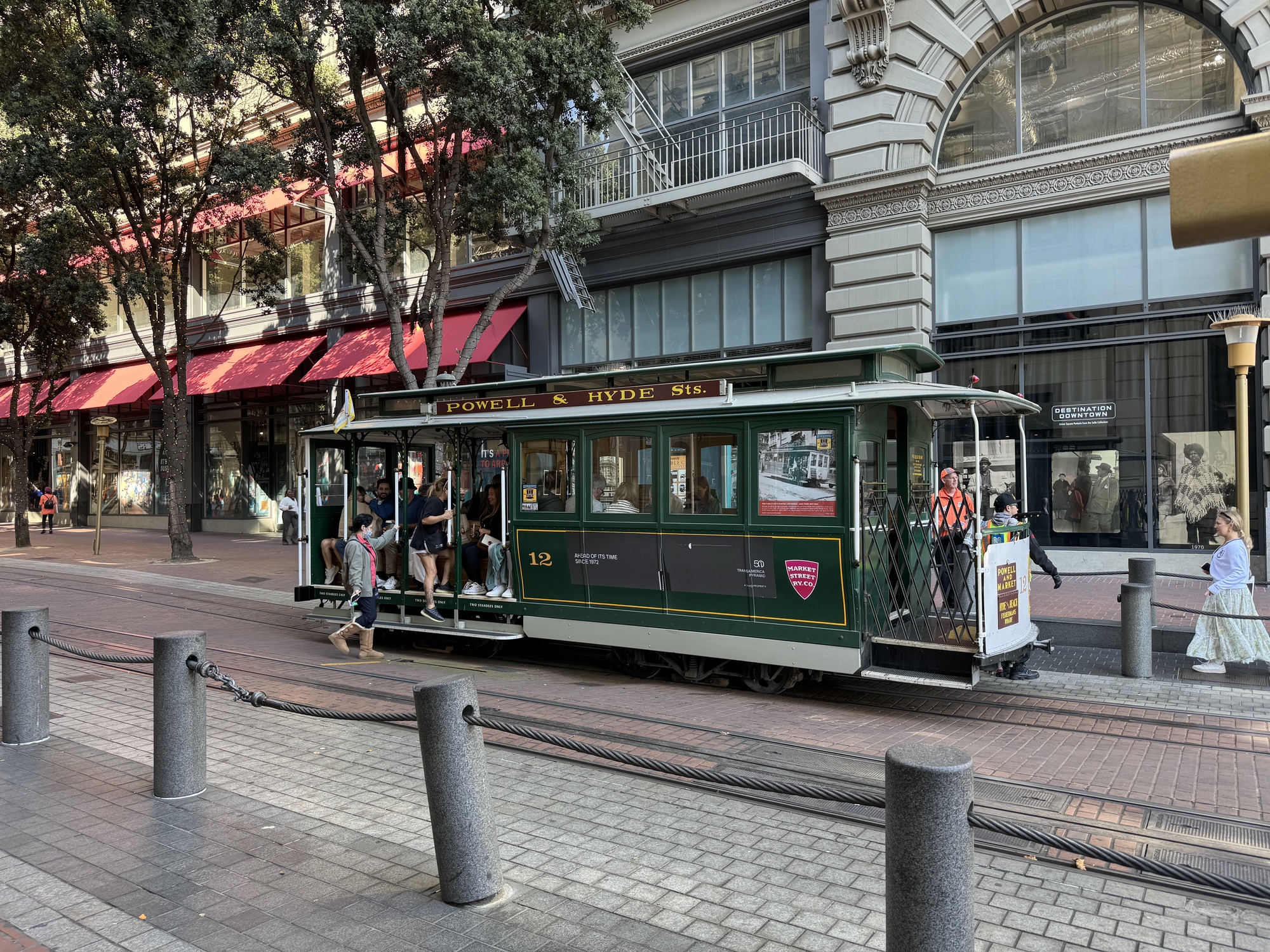 shot of cable car by iphone 15 pro