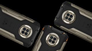 Bästa robusta mobiler: Tre stycken mobiler ligger på en svart yta med kameramodulerna vända uppåt.