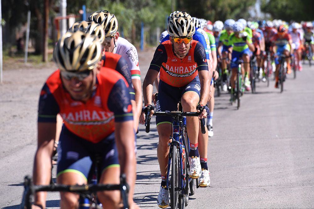 Vincenzo Nibali (Bahrain Merida) follow his teammates