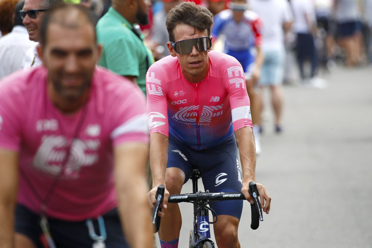 Rigoberto Uran (EF Education First) signs on at stage 14
