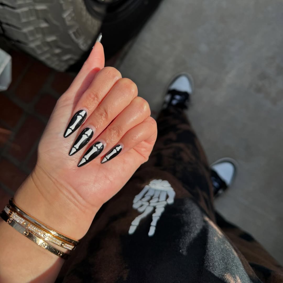 skeleton halloween manicure