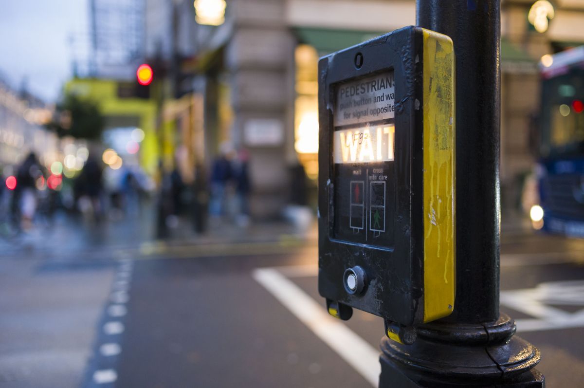 Leica M EV1 sample gallery: wait sign illuminated in London street