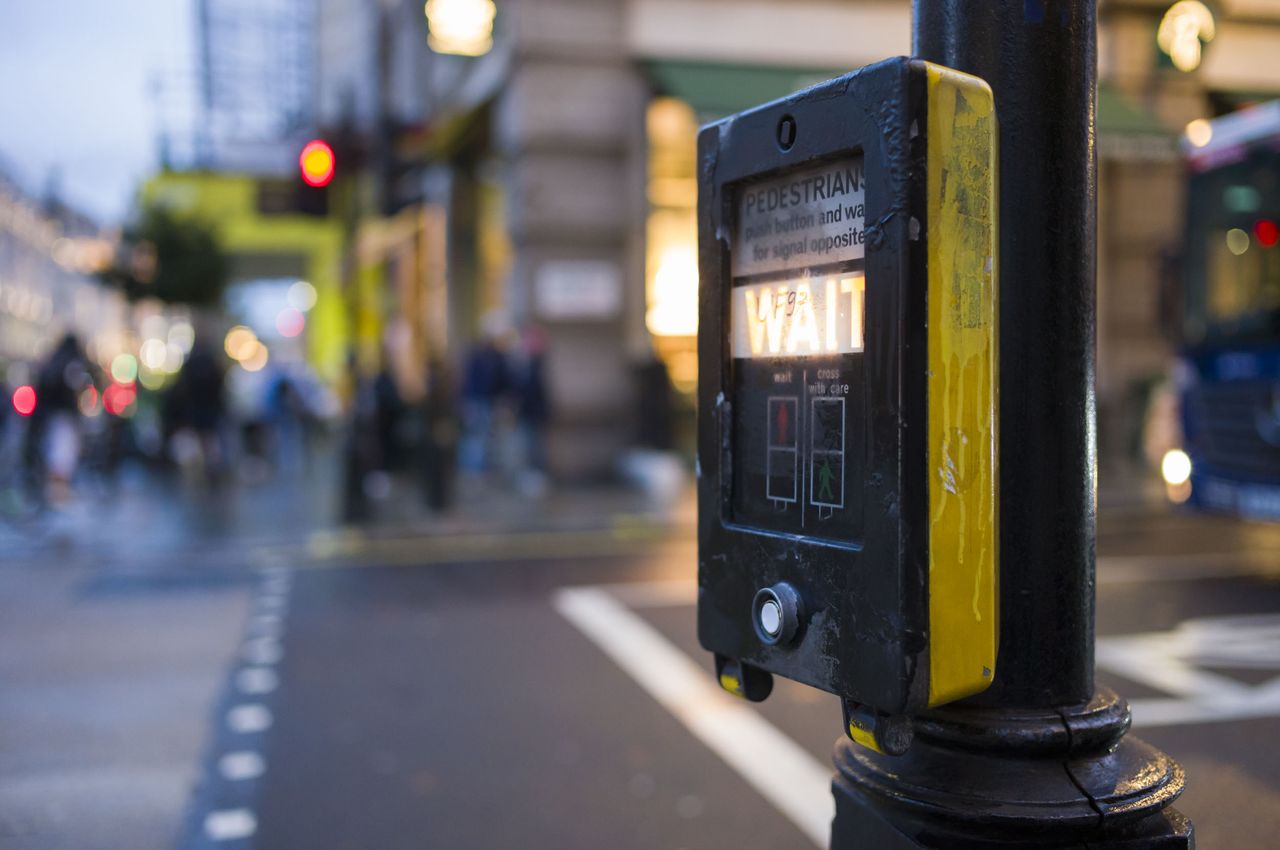 Leica M EV1 sample gallery: wait sign illuminated in London street