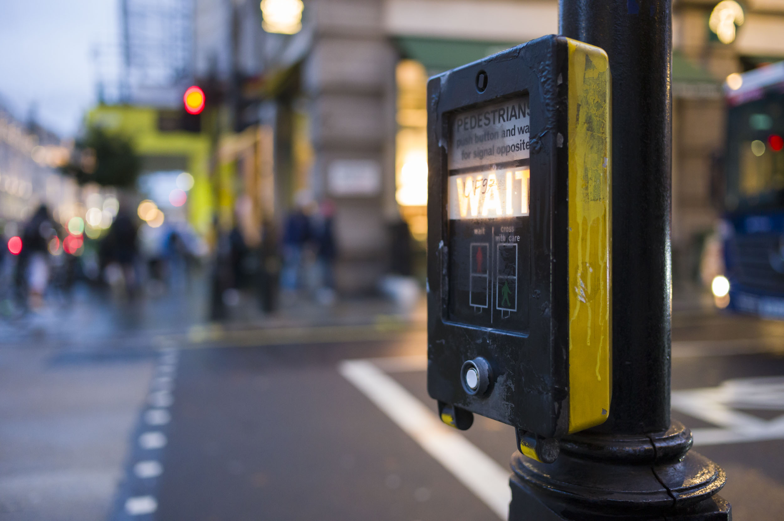 Leica M EV1 sample gallery: wait sign illuminated in London street