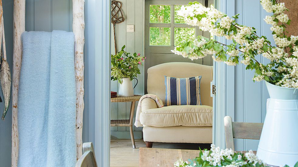 5 Summer House Interior Ideas To Copy This Weekend They Work For Sheds   DYJZcZr9NuY6sP2w65rv4i 