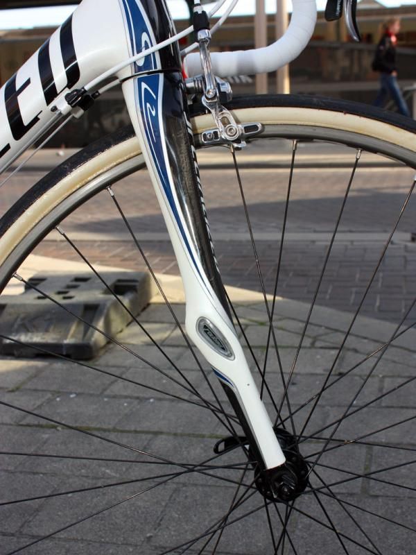 Fork blades on the Specialized Project Bike development frameset look to taper a bit less as they approach the dropouts versus the existing Roubaix SL2.