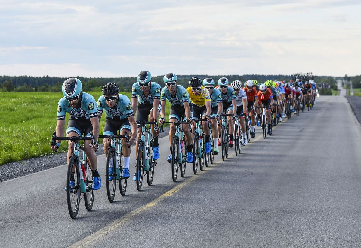 Floyds Pro Cycling setting tempo