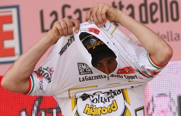 Thomas L&ouml;vkvist (Columbia-Highroad) puts on the white jersey