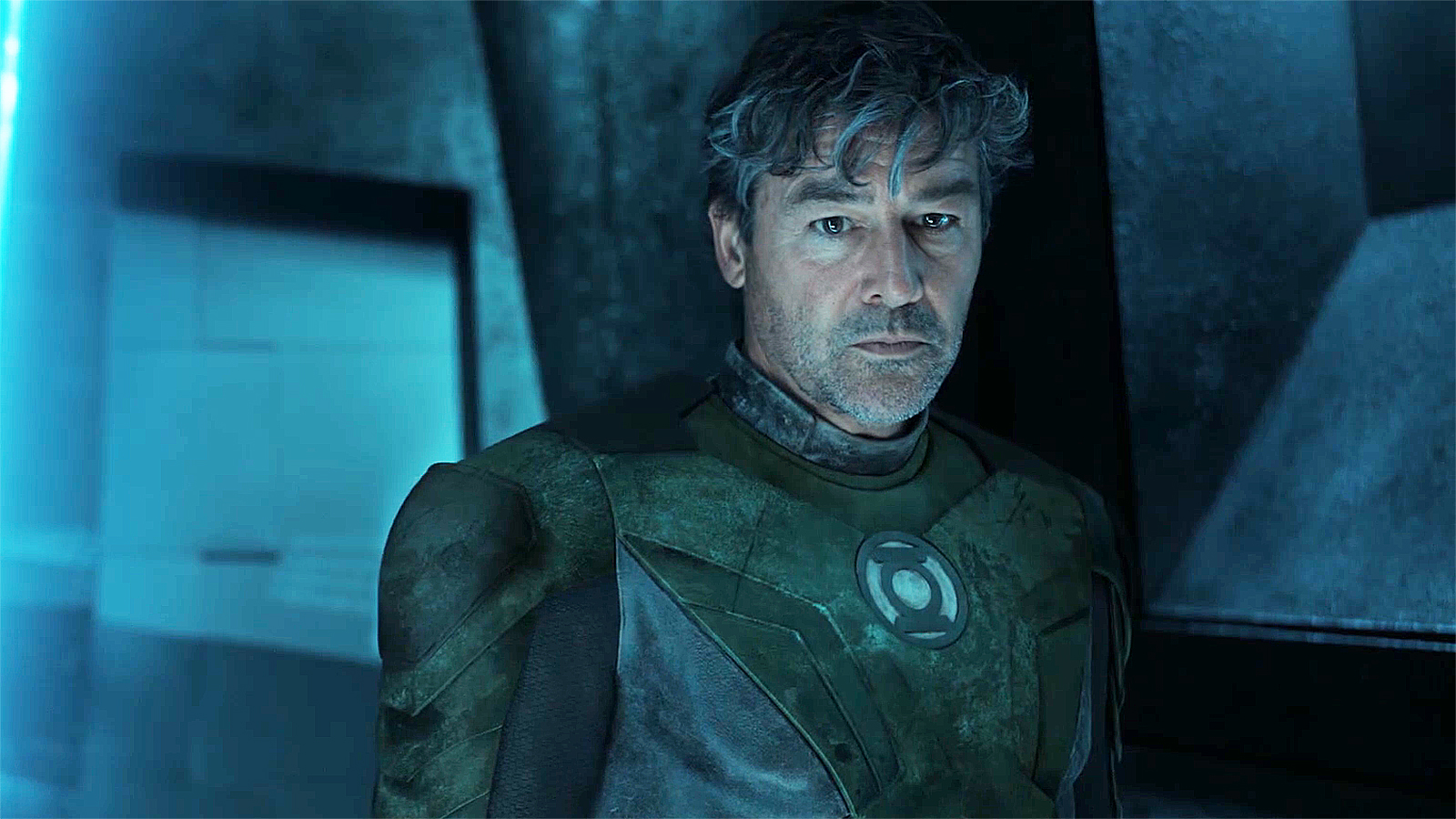 Kyle Chandler's Hal Jordan wearing his Green Lantern suit in Lanterns episode 2