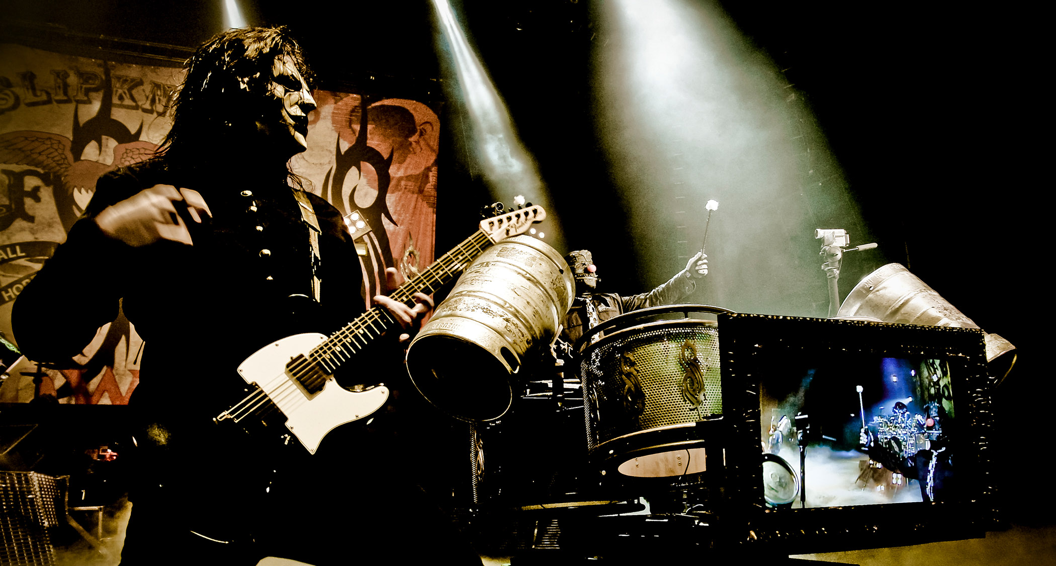 Jim Root performs with his signature Telecaster during a 2008 Slipknot performance in London