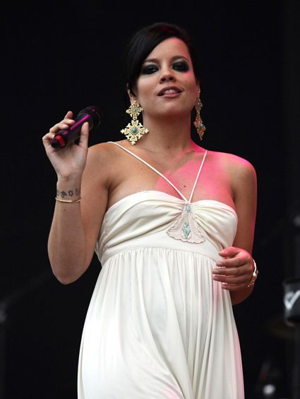 Lily Allen takes aim at catty man Alan Carr