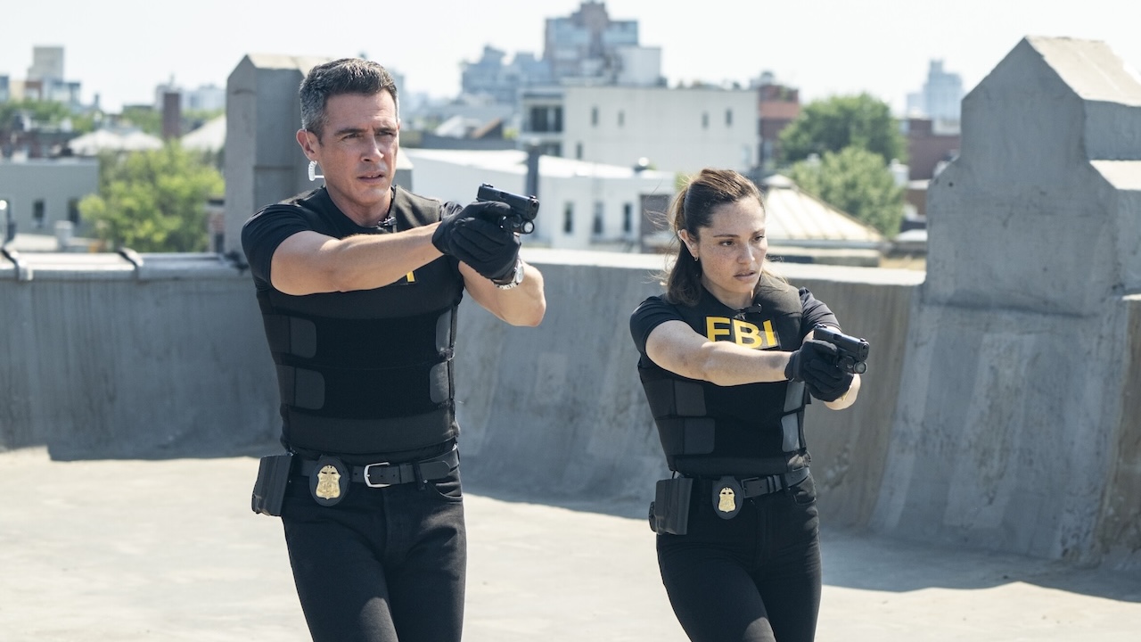Scola and Eva holding a suspect at gunpoint in FBI Season 8x03