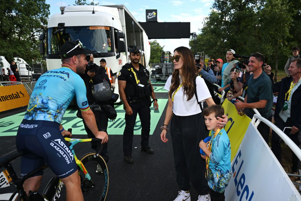 SAINT VULBAS FRANCE JULY 03 Stage winner Mark Cavendish of The United Kingdom and Astana Qazaqstan Team and his wife Peta Todd and son Frey David after the 111th Tour de France 2024 Stage 5 a 1774km stage from SaintJeandeMaurienne to Saint Vulbas UCIWT on July 03 2024 in Saint Vulbas France Photo by Dario BelingheriGetty Images