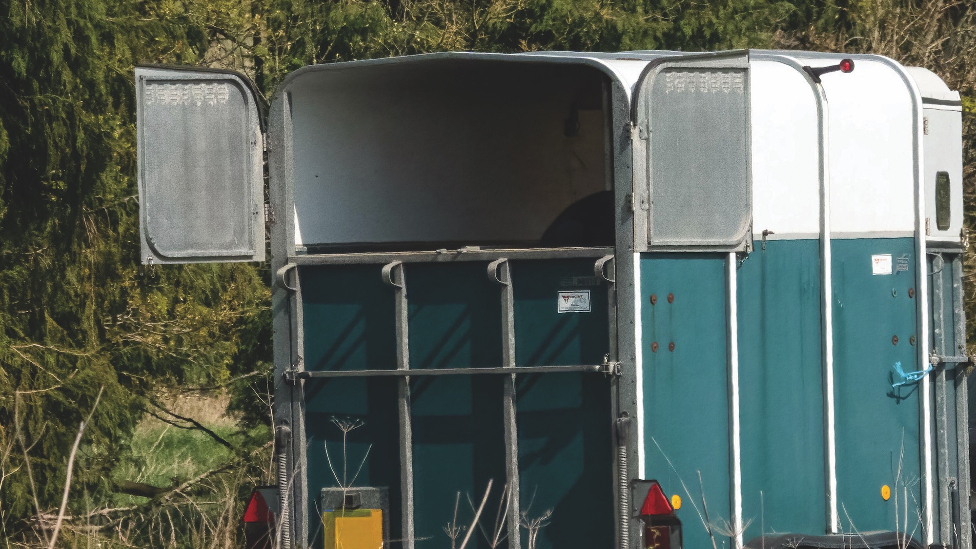 2J4P5WA library image of a green horse trailer
