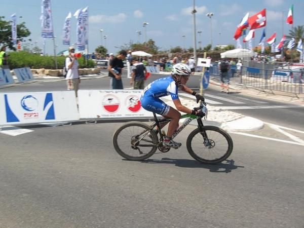 Eva Lechner (Italy) nears the finish
