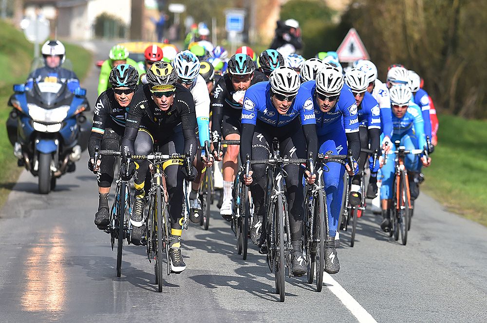 Etixx-QuickStep riding the front at Paris-Nice stage 1