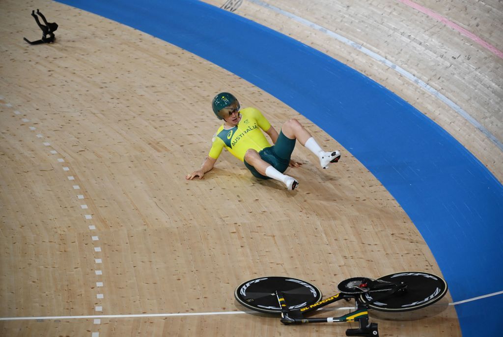 Alex Porter of Australia crashed in the men&#039;s Team Pursuit qualifying round after a bike failure 