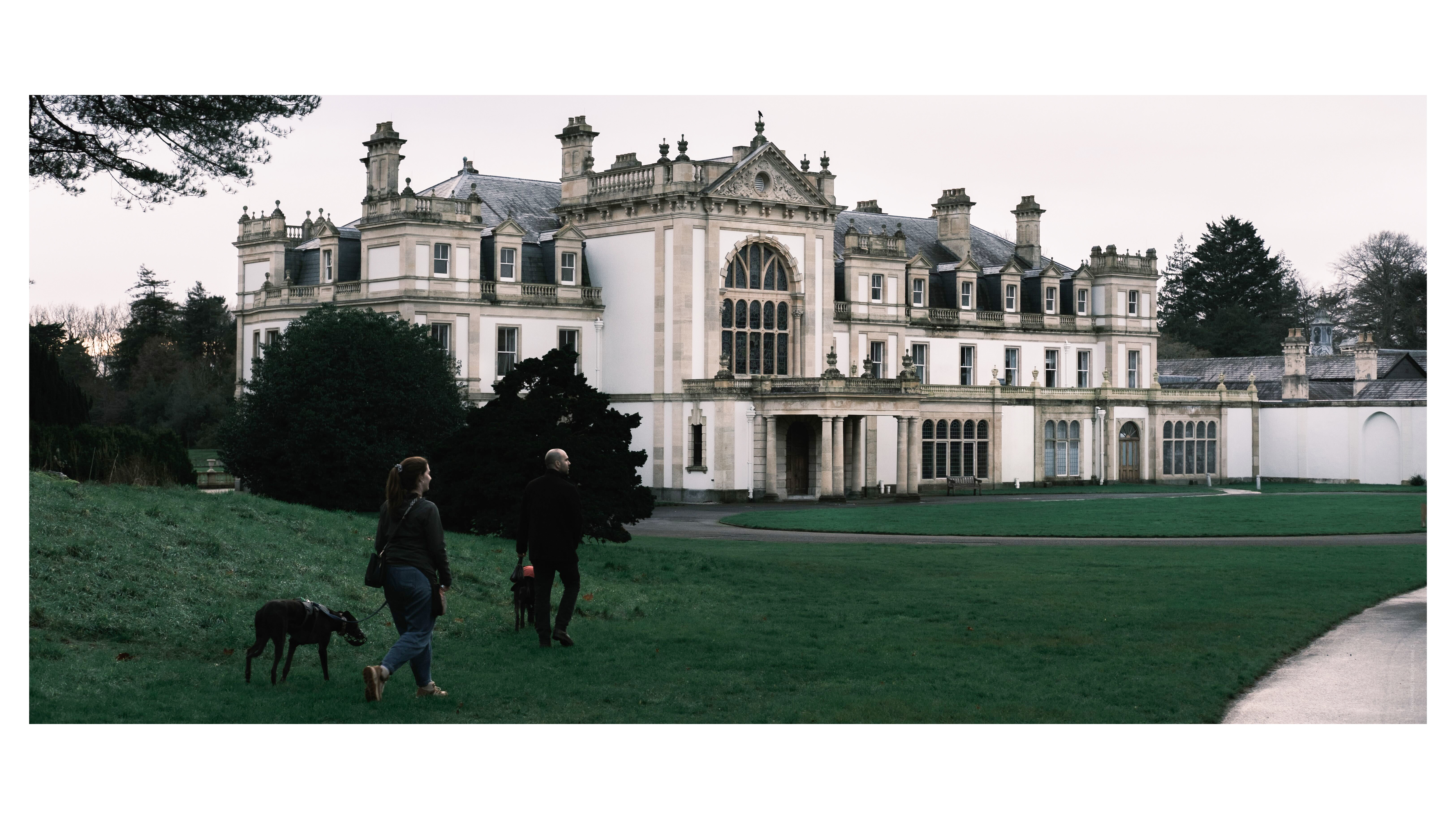 An image of a stately home taken on a Fujifilm X-E4