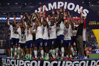 United States players celebrate with the trophy after beating Mexico to win the CONCACAF Gold Cup in 2021.