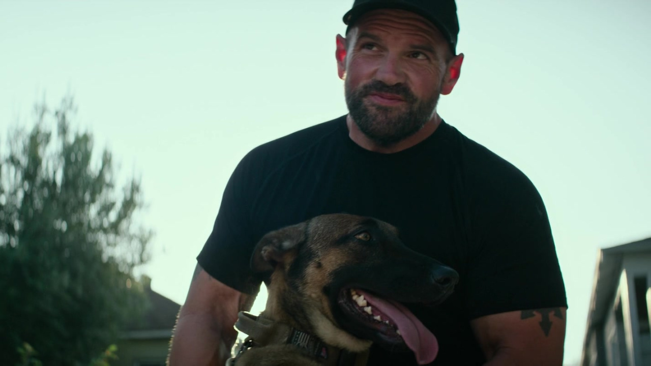 Ethan Suplee in Dog.
