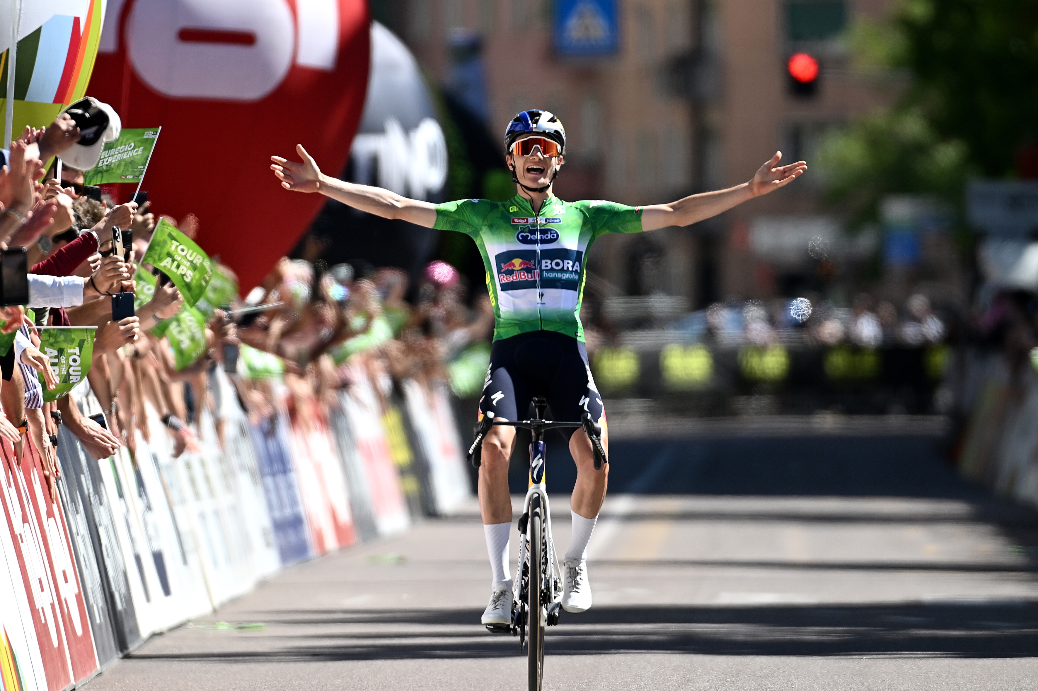 Giulio Pellizzari wins tour of the alps 2026