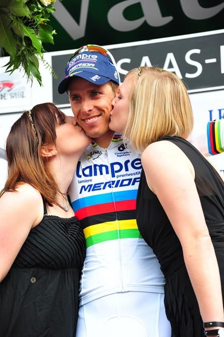 Rui Costa (Lampre-Merida) gets podium kisses