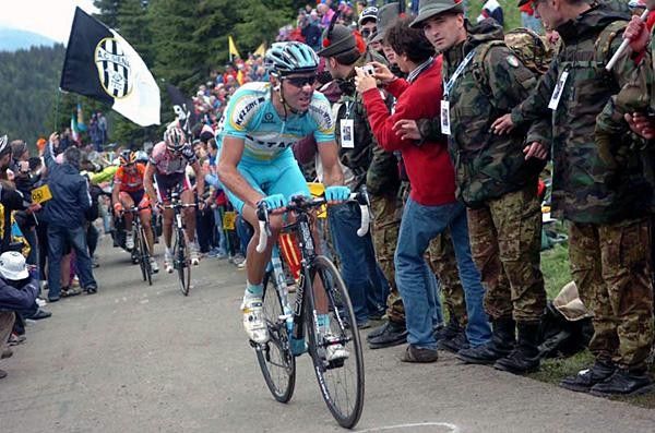 Eddy Mazzoleni (Astana) falls down the GC ladder.