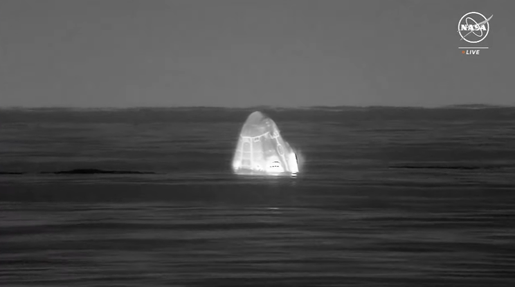 SpaceX's Crew-7 capsule returns 4 astronauts to Earth with predawn ...