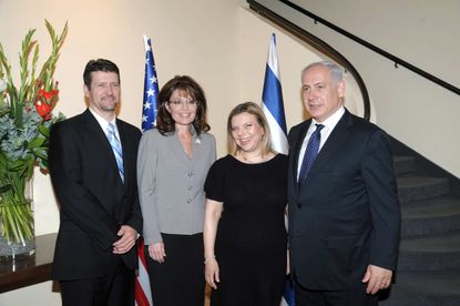 Sarah Palin stands with Bibi Netanyahu