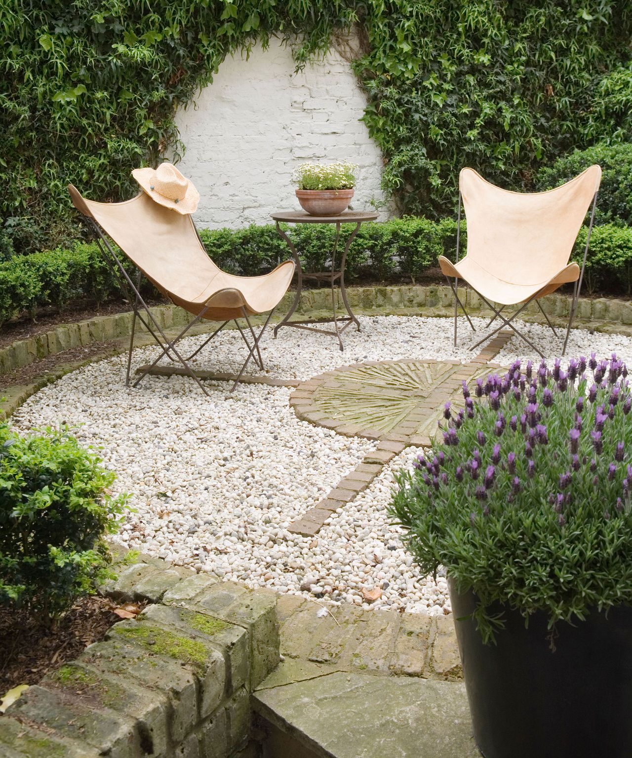 12 grass alternatives for lawns for a no-mow yard | Real Homes