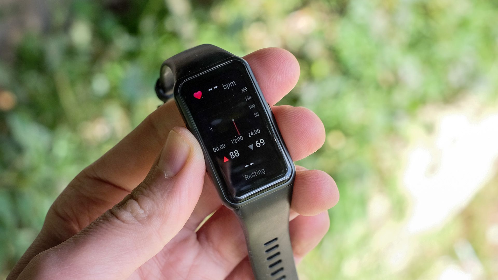 Image showing the on-screen stats on the Honor Band 6 fitness tracker