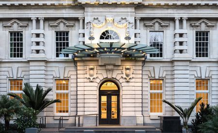 Front entrance of hotel seen from exterior