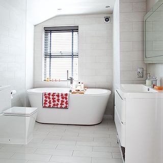 bathroom with bathtub and white tiles