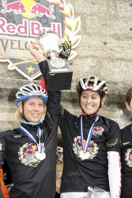 Women's winners Katrin Leumann and Jolanda Neff