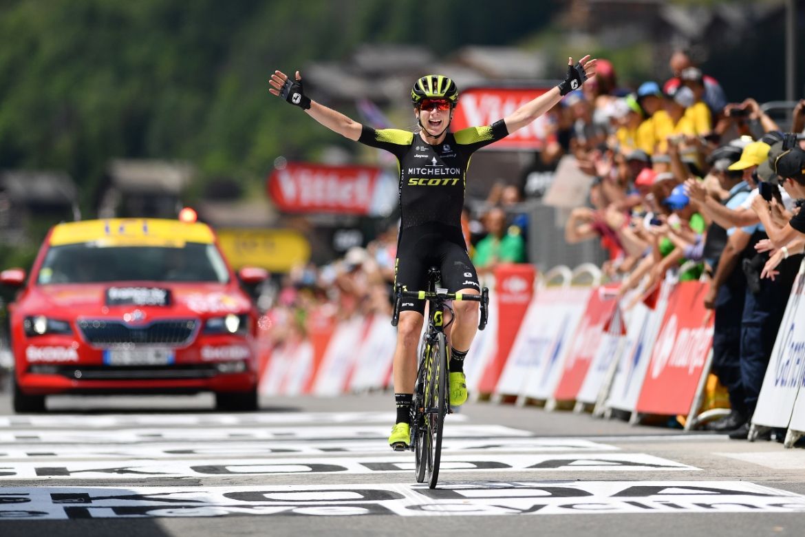 Annemiek van Vleuten robs Van der Breggen at the last