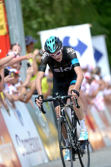 Chris Froome (Sky) dropped his GC rivals and soloed to victory in Ax 3 Domaines