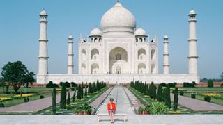 32 of the best Princess Diana Quotes - Iconic photo of Diana seated at the Taj Mahal