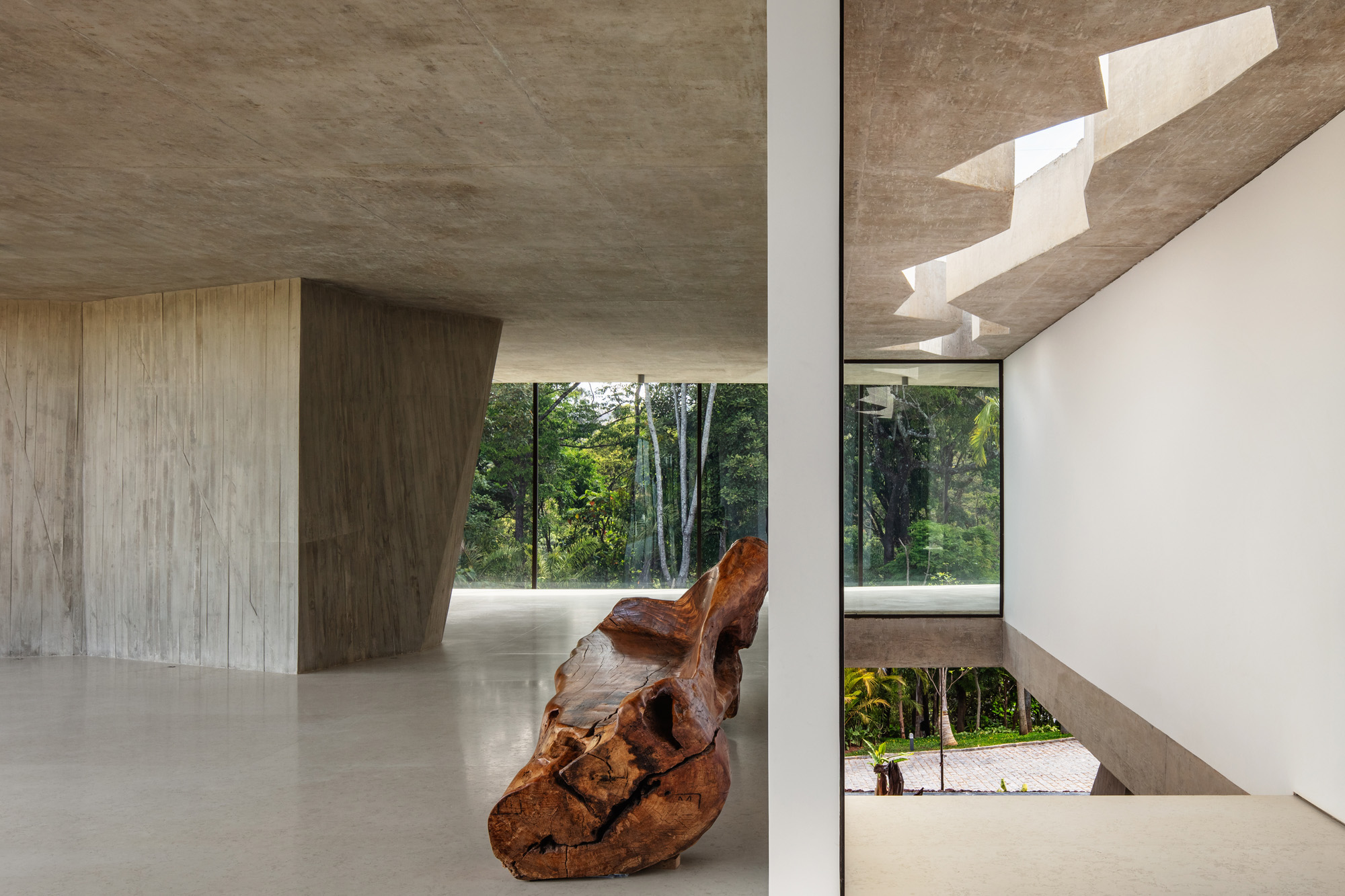 Xingu House, a concrete and stone brazilian home in Minas Gerais