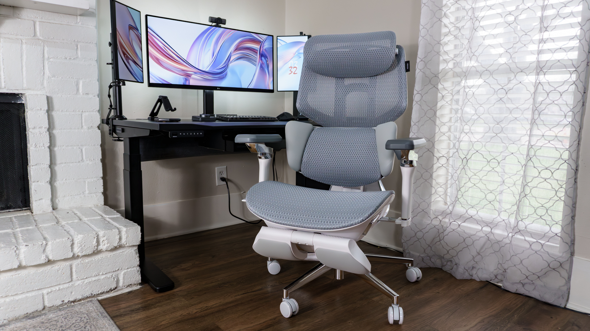 The Hbada X7 office chair in front of a desk