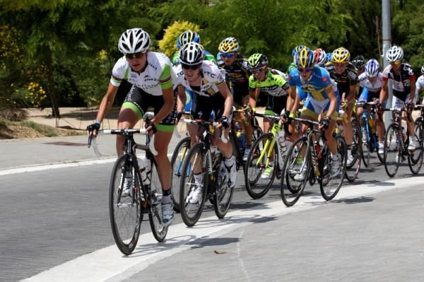 Marianne Vos (Nederland Bloeit) leads the front group