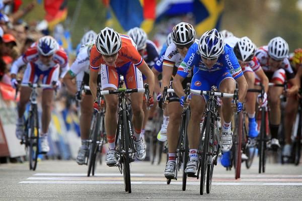Vos and Bronzini go shoulder to shoulder